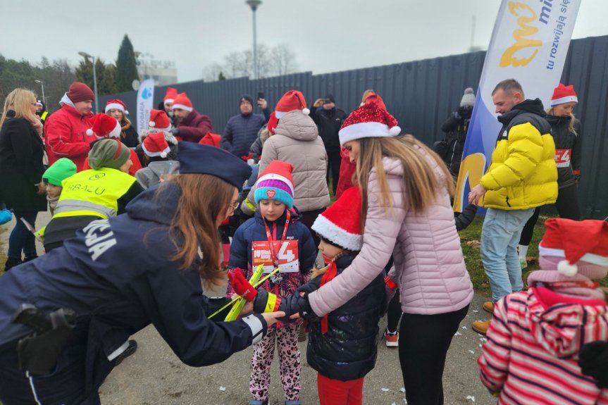 IV Mikołajkowy Bieg Odblaskowy z mieleckimi policjantami