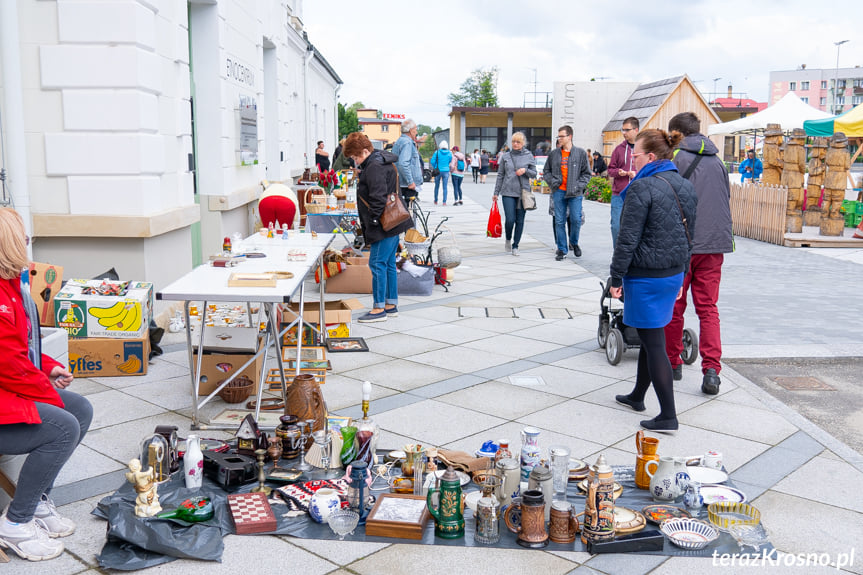 Jarmark staroci przed Etnocentrum Ziemi Krośnieńskiej