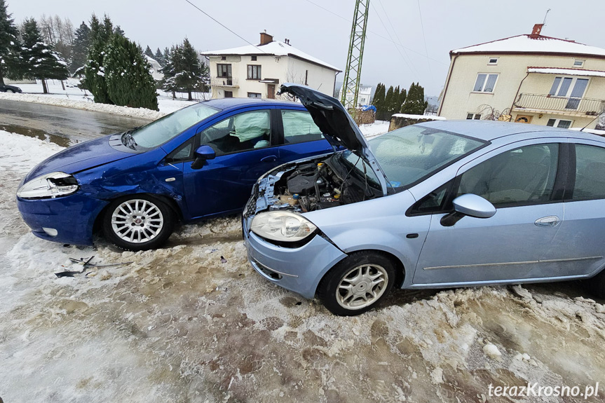 Jedlicze. Zderzenie dwóch samochodów