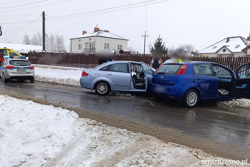 Jedlicze. Zderzenie dwóch samochodów