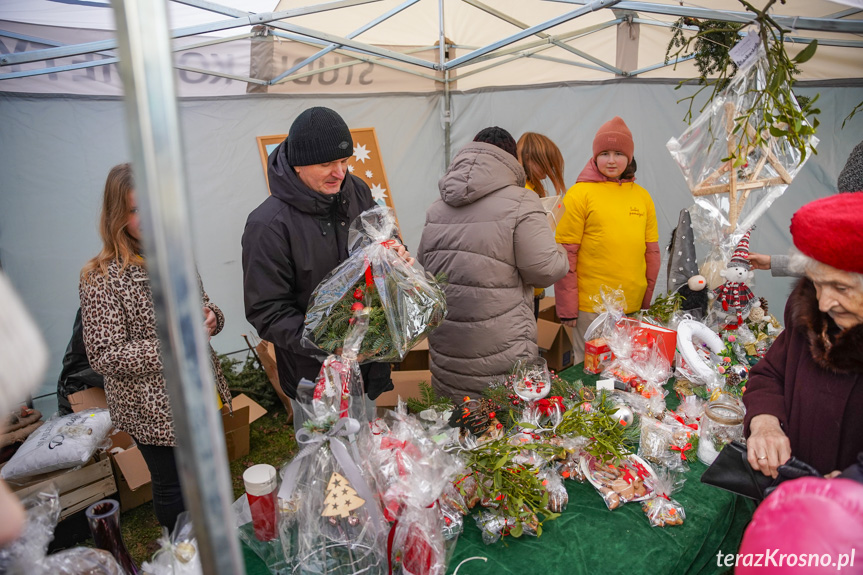 Kiermasz Charytatywny Bożonarodzeniowy w Zręcinie