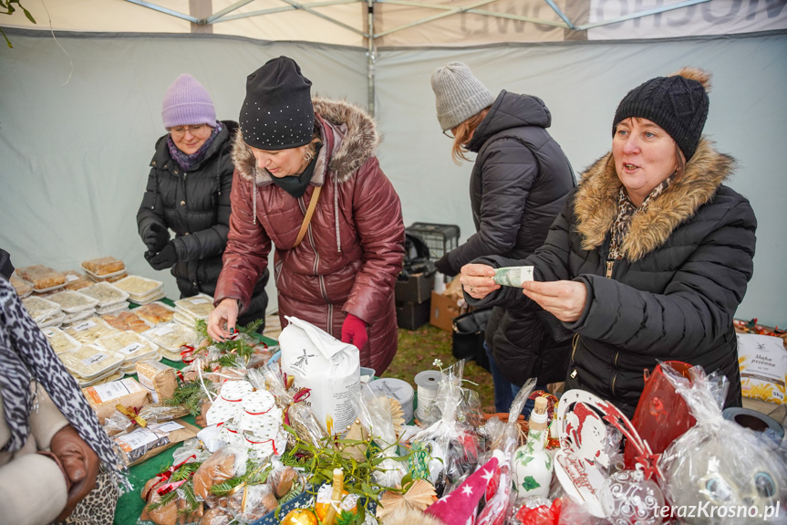 Kiermasz Charytatywny Bożonarodzeniowy w Zręcinie