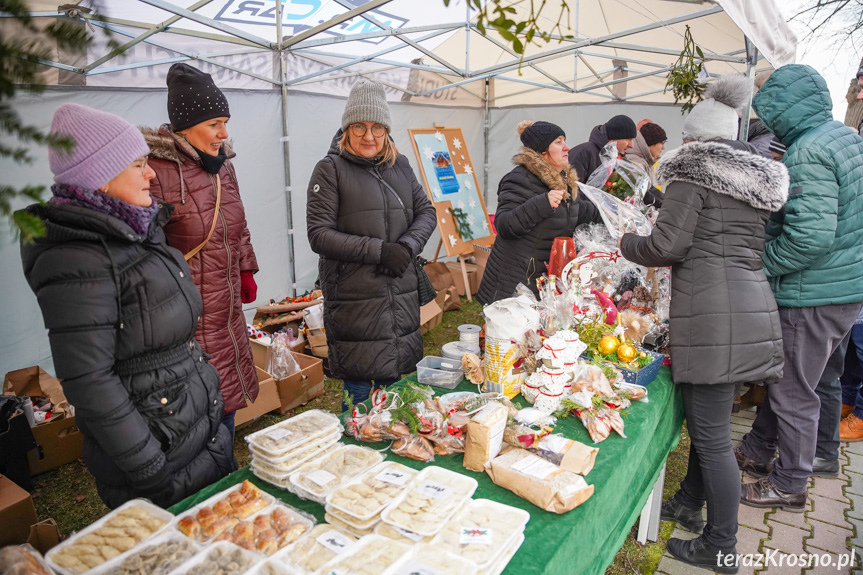 Kiermasz Charytatywny Bożonarodzeniowy w Zręcinie