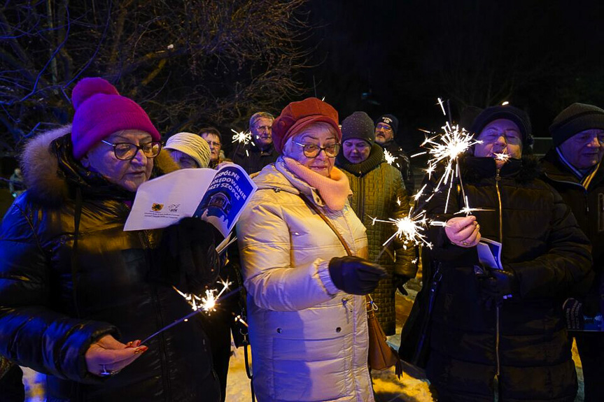 Kolędowanie przy szopce w Jedliczu