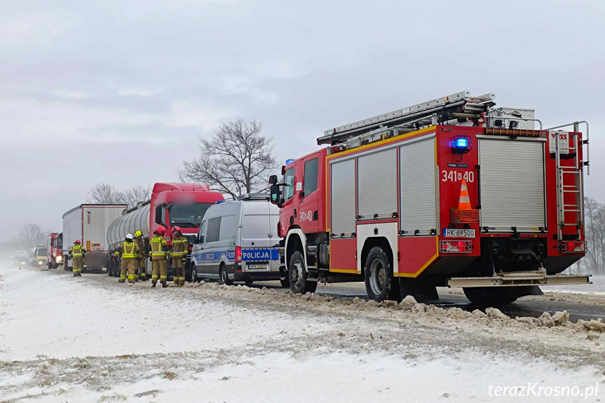 Kolizja dwóch samochodów ciężarowych w Iwoniczu