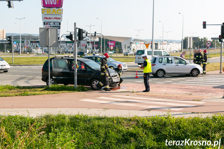 Kolizja dwóch samochodów na Bieszczadzkiej