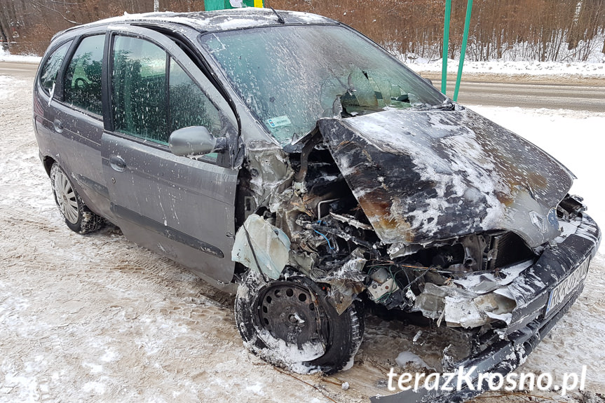 Kolizja i pożar samochodu w Krościenku Wyżnym