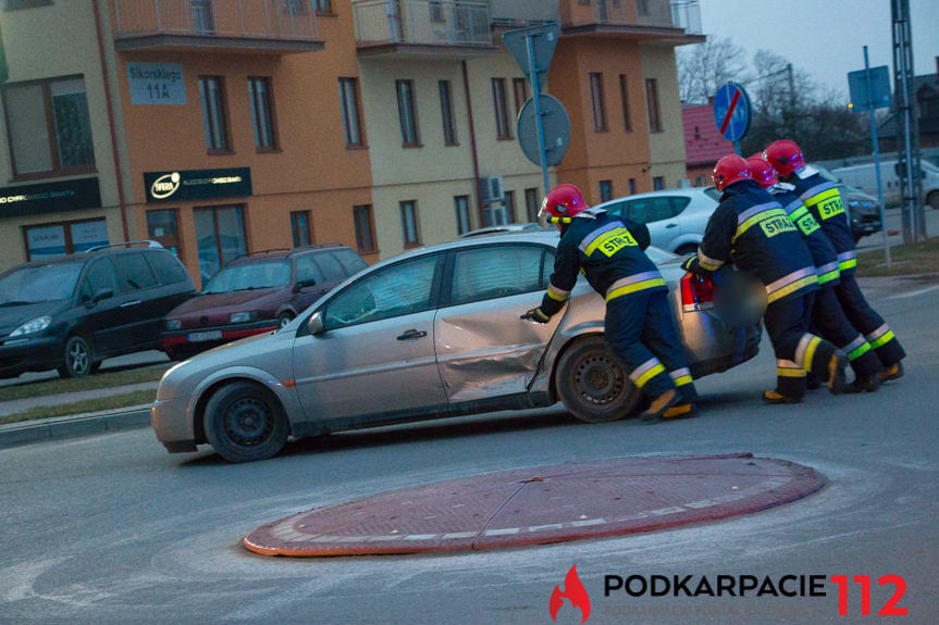 Kolizja na rondzie