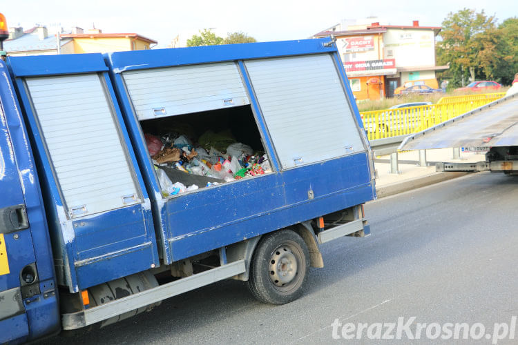 Kolizja śmieciarki w Krośnie