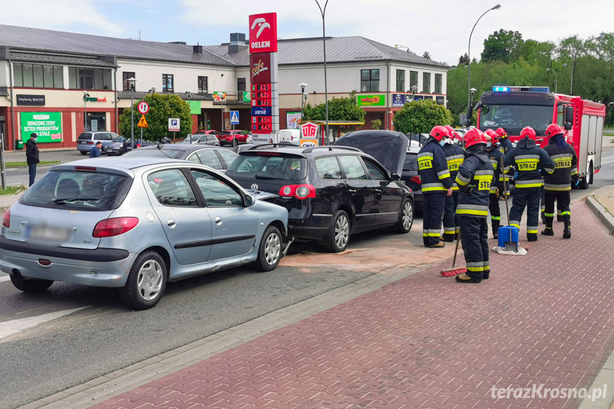 Kolizja trzech samochodów na Niepodległości w Krośnie