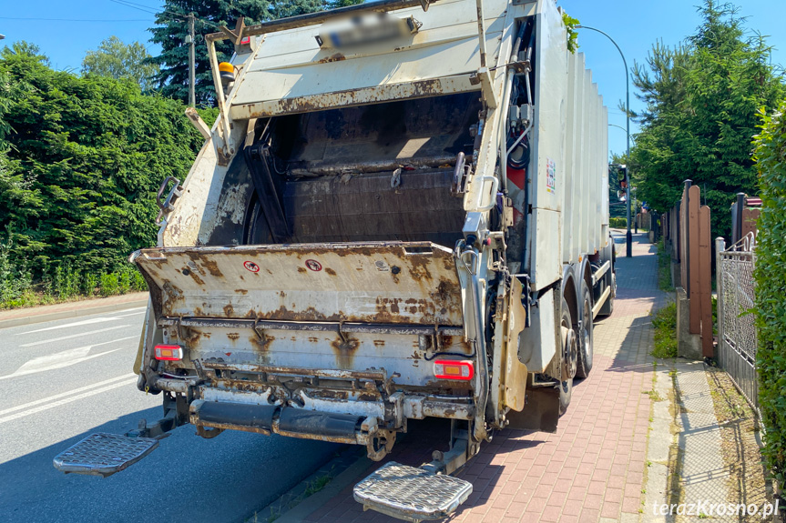 Kolizja w Krośnie ze śmieciarką