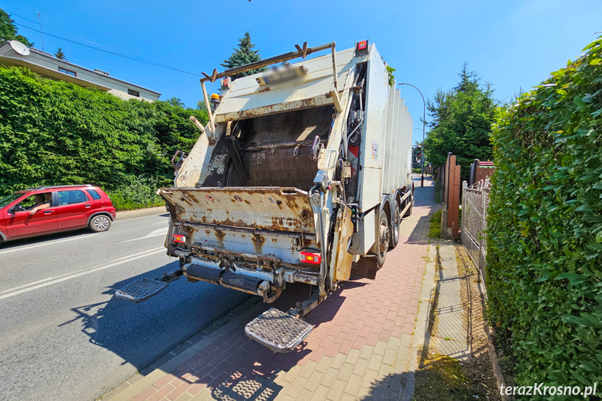 Kolizja w Krośnie ze śmieciarką