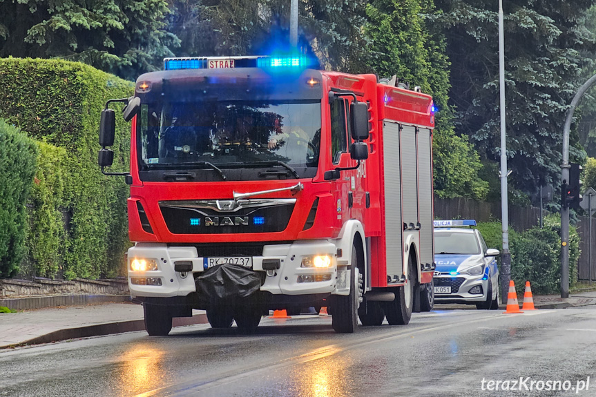 Kolizja wozu strażackiego z osobówką