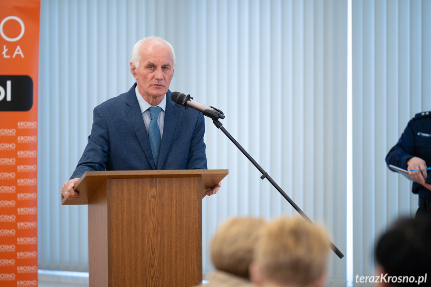 Konferencję "Rola placówek oświatowych w systemie przeciwdziałania przemocy w rodzinie"