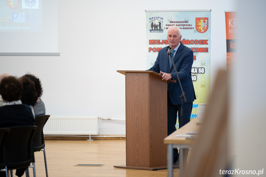 Konferencję "Rola placówek oświatowych w systemie przeciwdziałania przemocy w rodzinie"