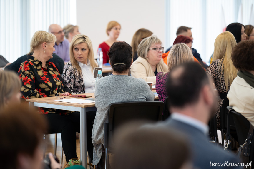 Konferencję "Rola placówek oświatowych w systemie przeciwdziałania przemocy w rodzinie"