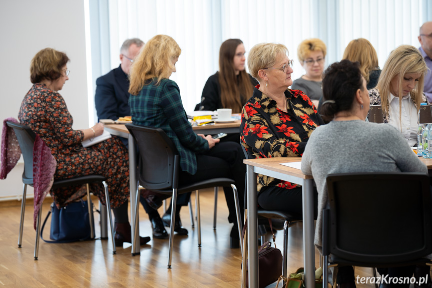 Konferencję "Rola placówek oświatowych w systemie przeciwdziałania przemocy w rodzinie"