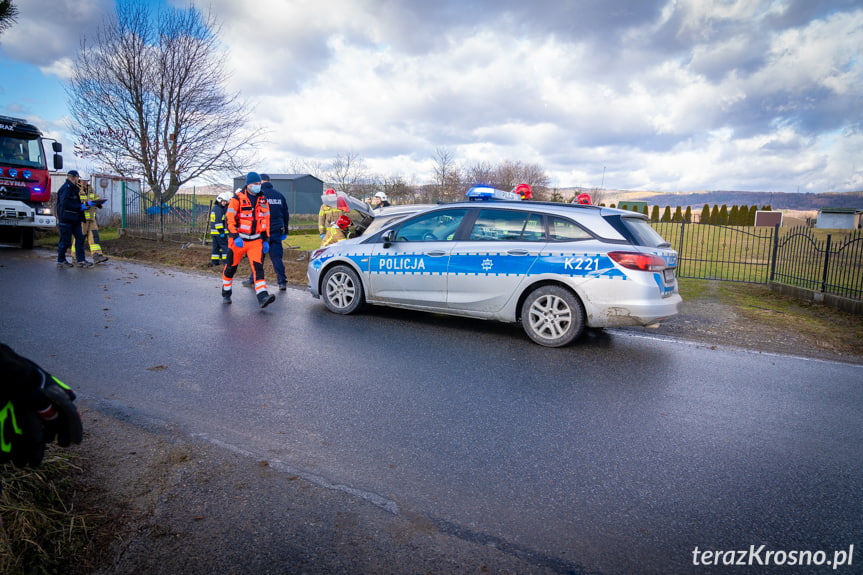 Samochód uderzył w ogrodzenie w Komborni