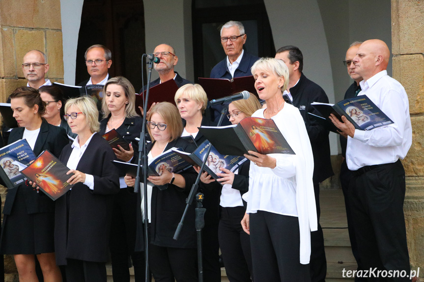 Koronka na ulicach miast świata 2024