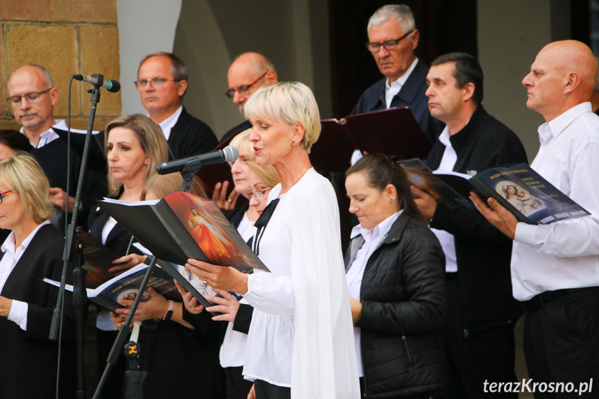 Koronka na ulicach miast świata 2024