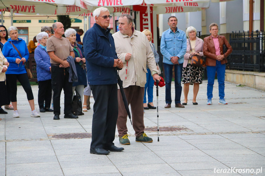 Koronka na ulicach miast świata 2024