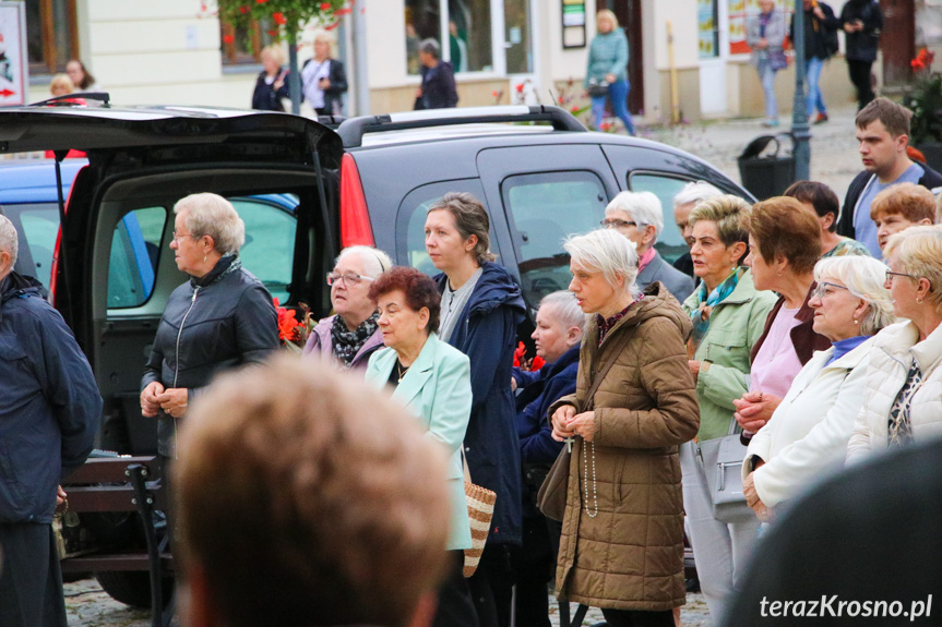 Koronka na ulicach miast świata 2024