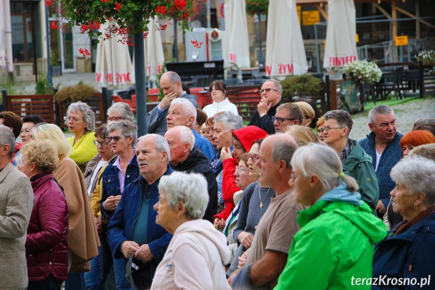 Koronka na ulicach miast świata 2024