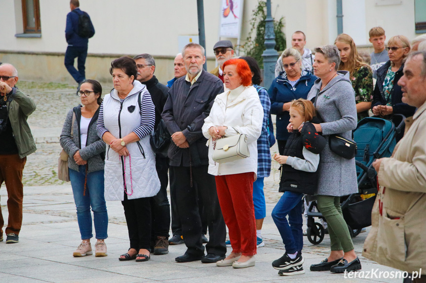 Koronka na ulicach miast świata 2024