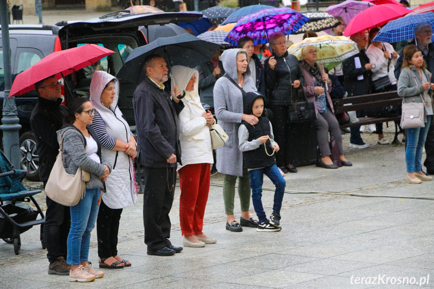 Koronka na ulicach miast świata 2024