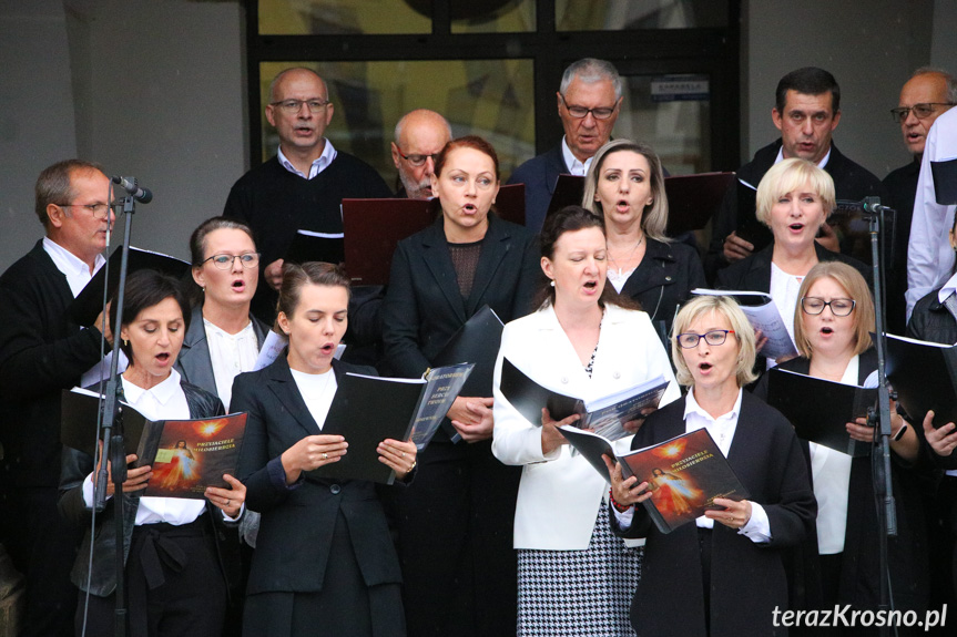 Koronka na ulicach miast świata 2024