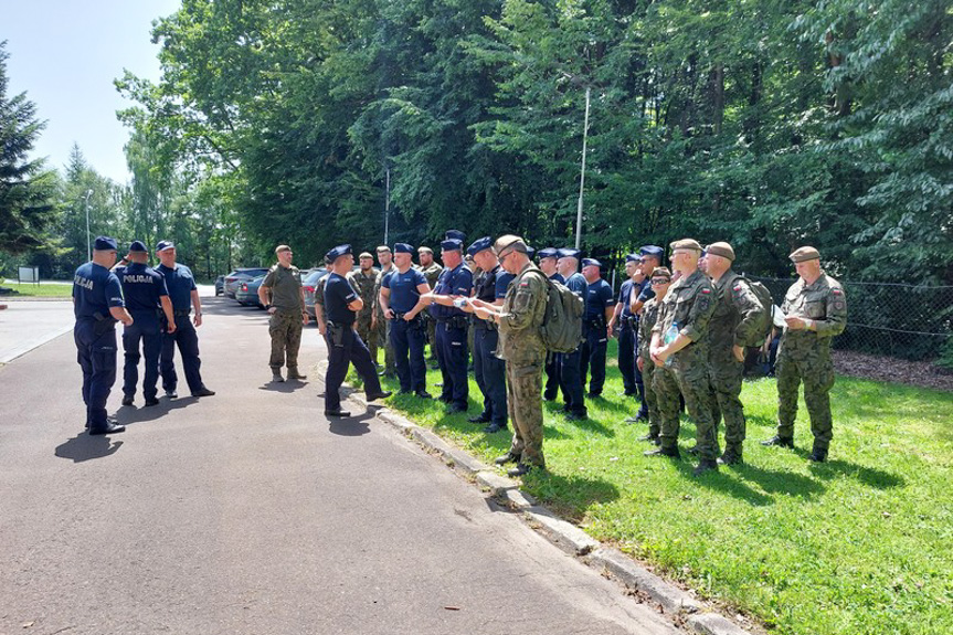 Krosno. Ćwiczenia policjantów i żołnierzy