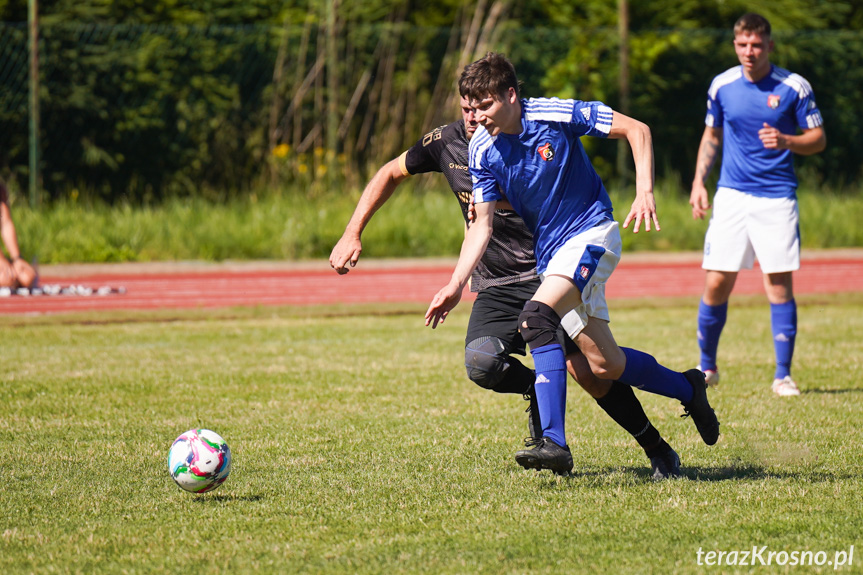 KS Pasja Krosno - UKS Guzikówka Krosno 3:2