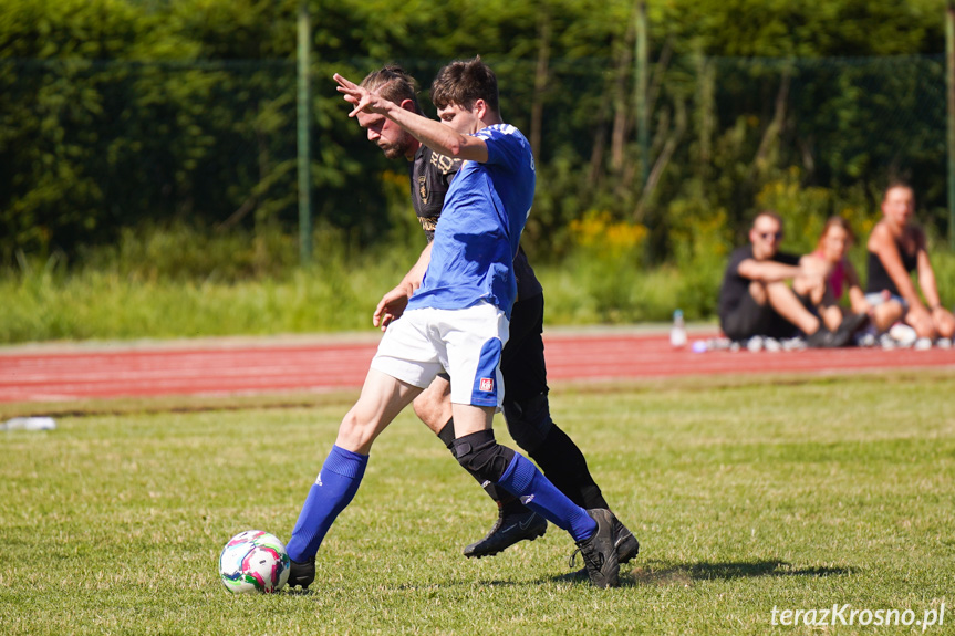 KS Pasja Krosno - UKS Guzikówka Krosno 3:2