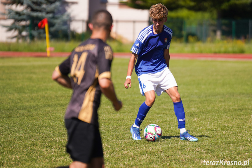 KS Pasja Krosno - UKS Guzikówka Krosno 3:2