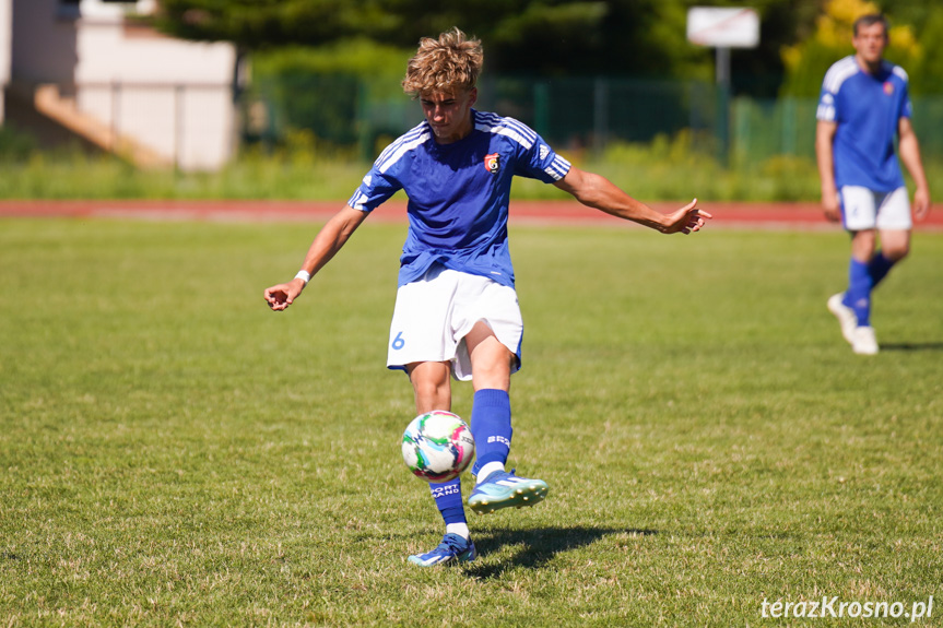 KS Pasja Krosno - UKS Guzikówka Krosno 3:2