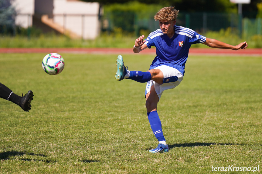 KS Pasja Krosno - UKS Guzikówka Krosno 3:2