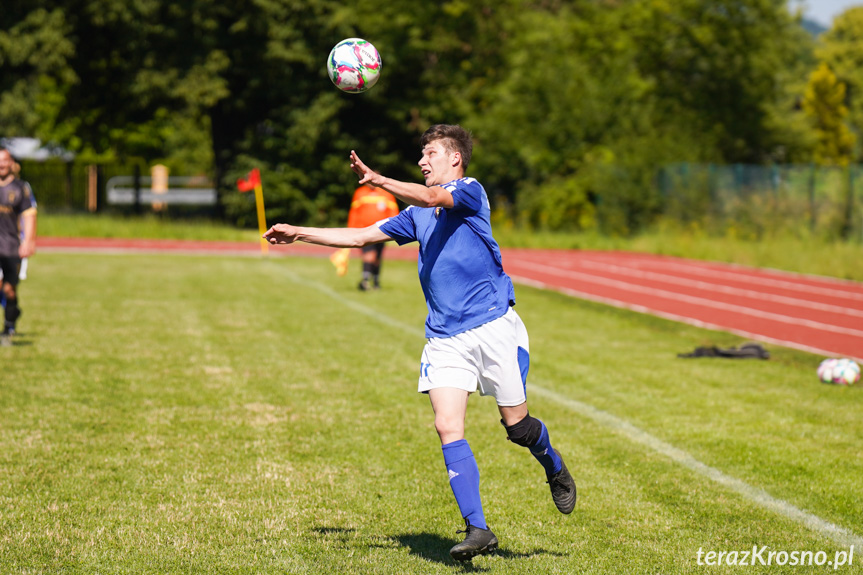 KS Pasja Krosno - UKS Guzikówka Krosno 3:2