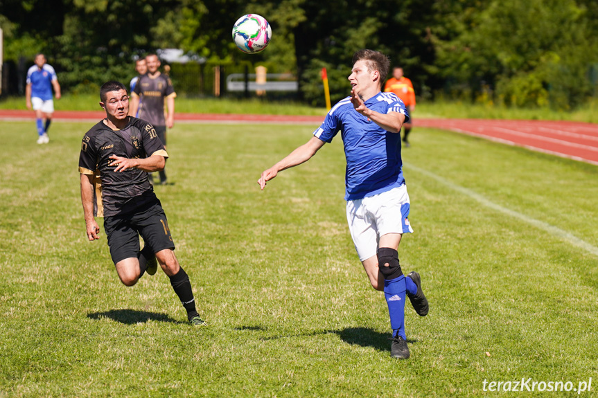 KS Pasja Krosno - UKS Guzikówka Krosno 3:2