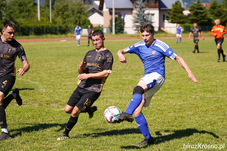 KS Pasja Krosno - UKS Guzikówka Krosno 3:2