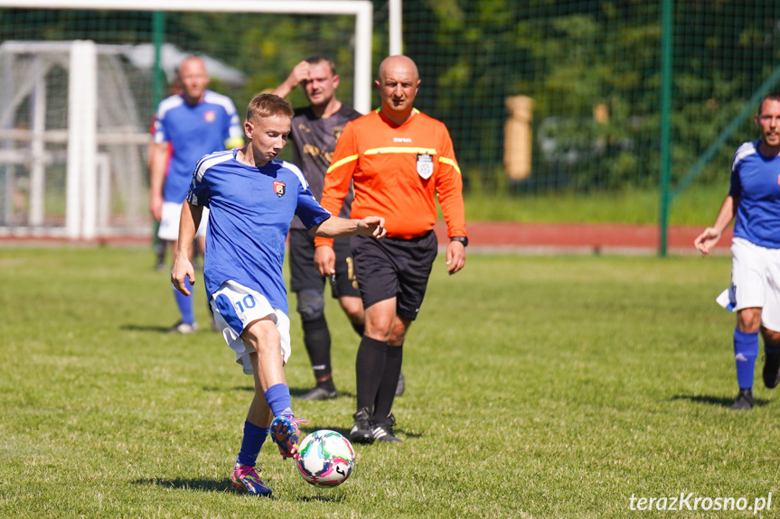 KS Pasja Krosno - UKS Guzikówka Krosno 3:2