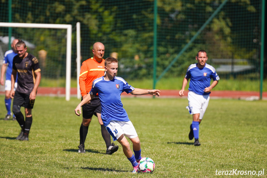 KS Pasja Krosno - UKS Guzikówka Krosno 3:2