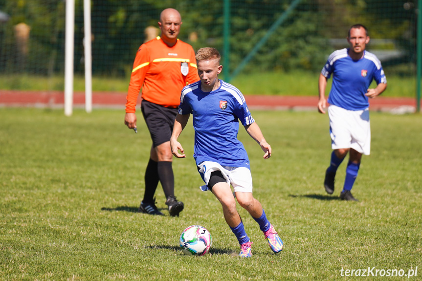 KS Pasja Krosno - UKS Guzikówka Krosno 3:2