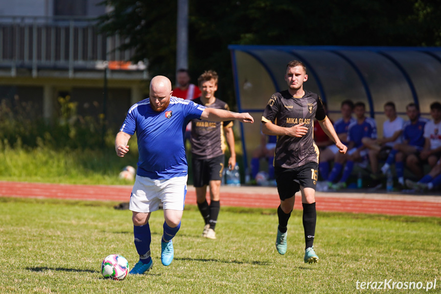 KS Pasja Krosno - UKS Guzikówka Krosno 3:2