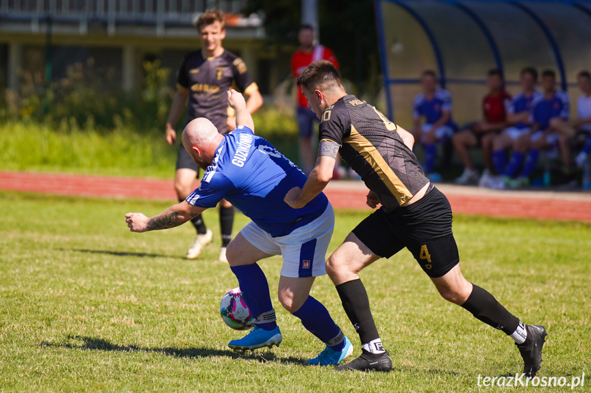 KS Pasja Krosno - UKS Guzikówka Krosno 3:2