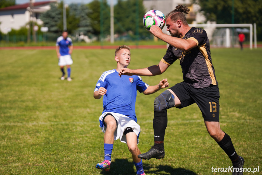 KS Pasja Krosno - UKS Guzikówka Krosno 3:2