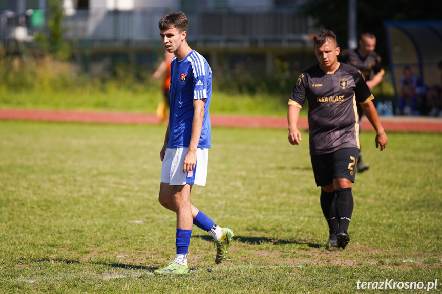 KS Pasja Krosno - UKS Guzikówka Krosno 3:2