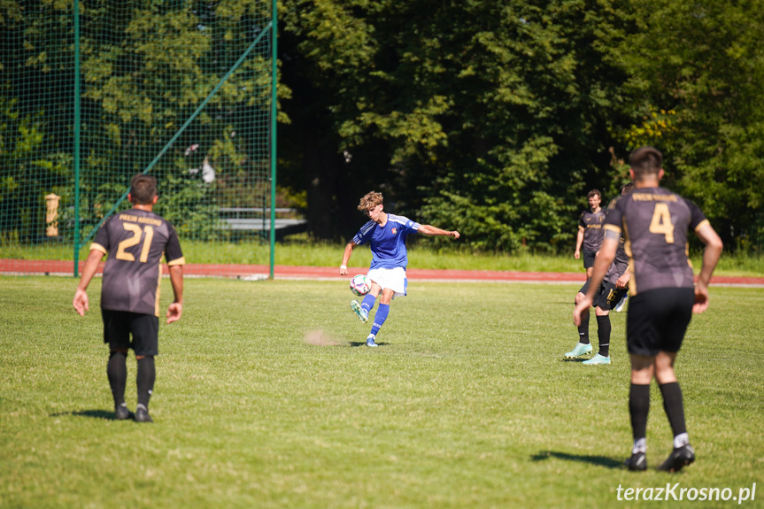 KS Pasja Krosno - UKS Guzikówka Krosno 3:2