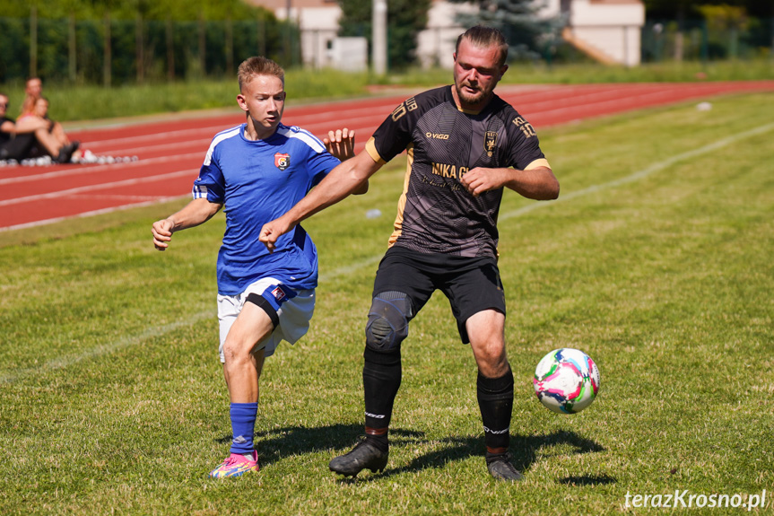 KS Pasja Krosno - UKS Guzikówka Krosno 3:2