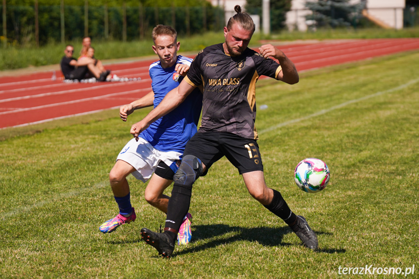 KS Pasja Krosno - UKS Guzikówka Krosno 3:2