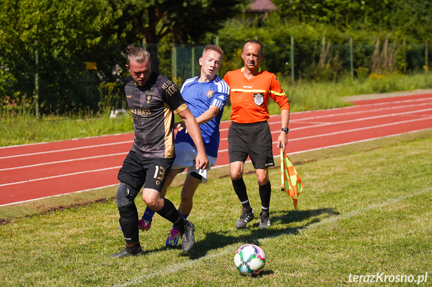 KS Pasja Krosno - UKS Guzikówka Krosno 3:2